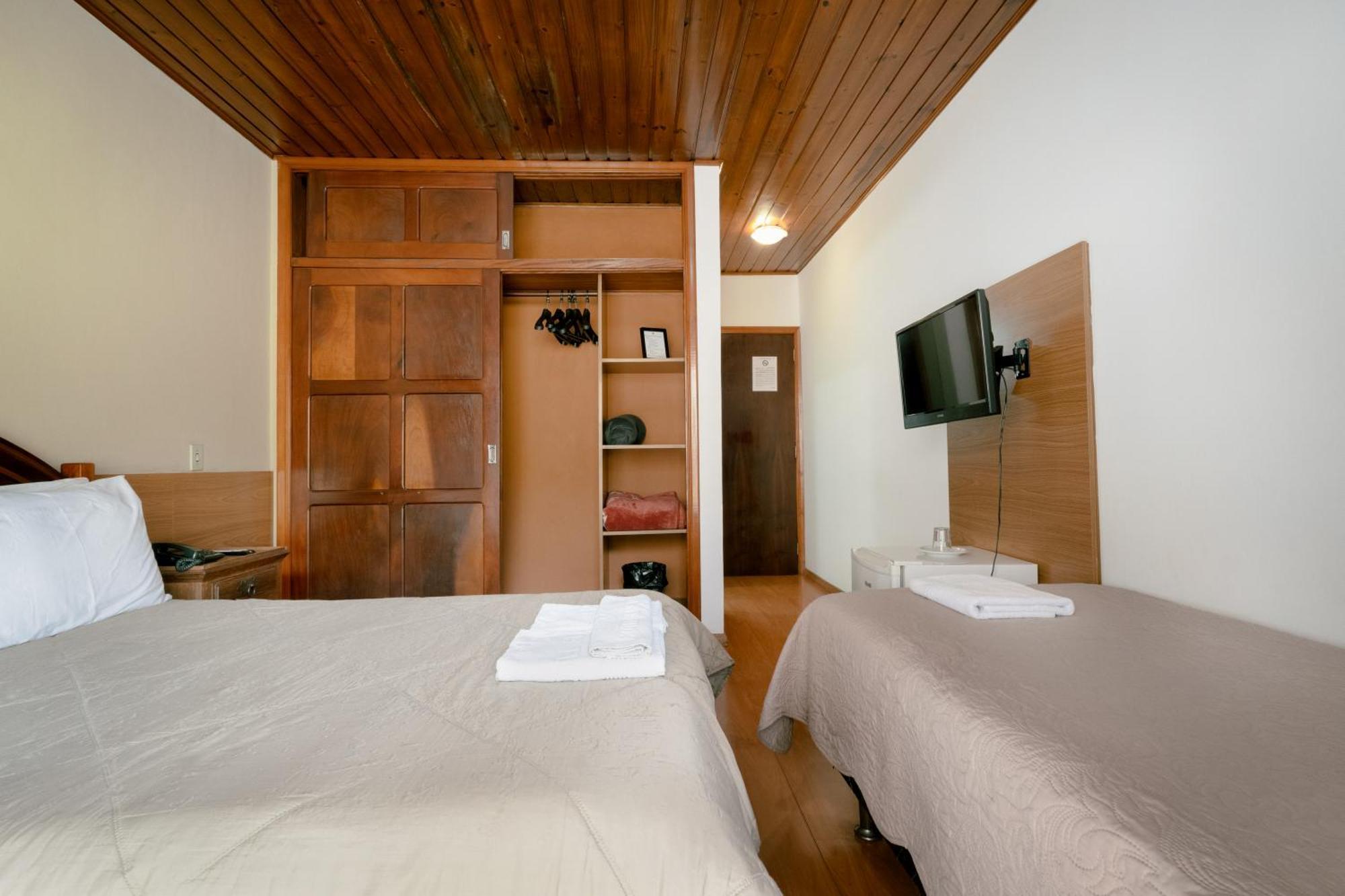Hotel Geneve - 2Km Do Capivari Campos do Jordao Oda fotoğraf